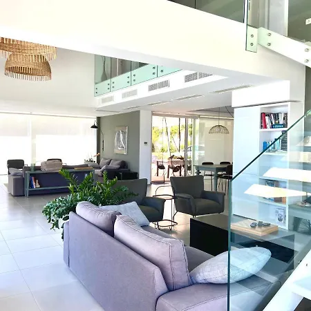 Villa Nausica, Heated Pool, Padel Court, View On The Sea, Wifi Free Perfect For Big Group * Ragusa