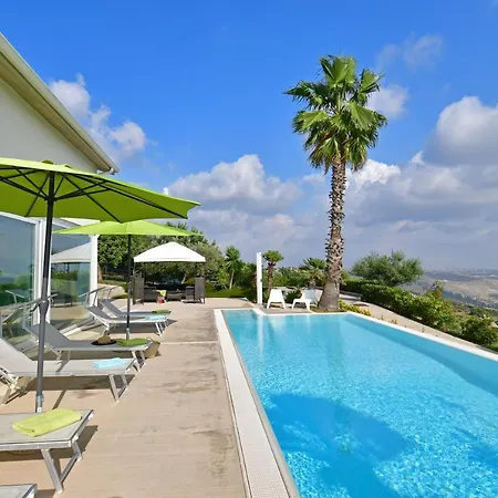 Villa Nausica, Heated Pool, Padel Court, View On The Sea, Wifi Free Perfect For Big Group Villa Ragusa