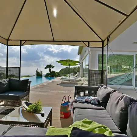 Villa Nausica, Heated Pool, Padel Court, View On The Sea, Wifi Free Perfect For Big Group Villa Ragusa