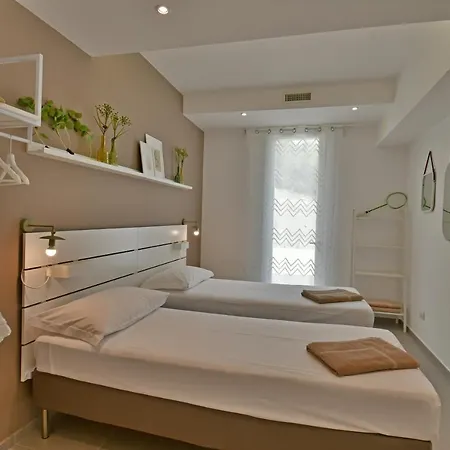 Villa Nausica, Heated Pool, Padel Court, View On The Sea, Wifi Free Perfect For Big Group Villa *