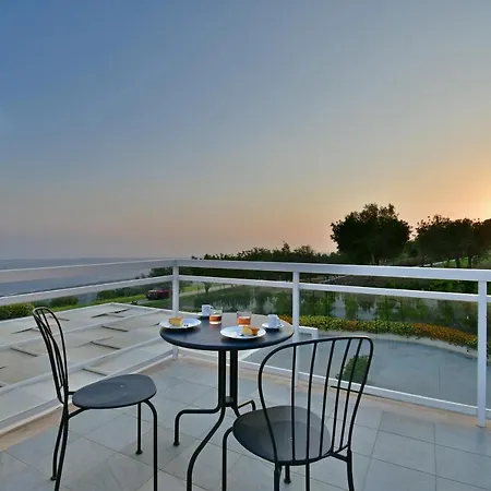 Villa Nausica, Heated Pool, Padel Court, View On The Sea, Wifi Free Perfect For Big Group Ragusa