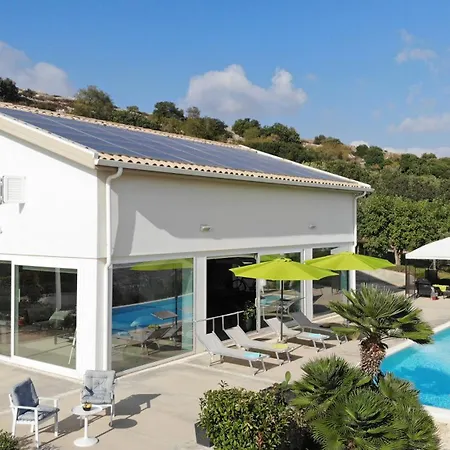 Villa Nausica, Heated Pool, Padel Court, View On The Sea, Wifi Free Perfect For Big Group *