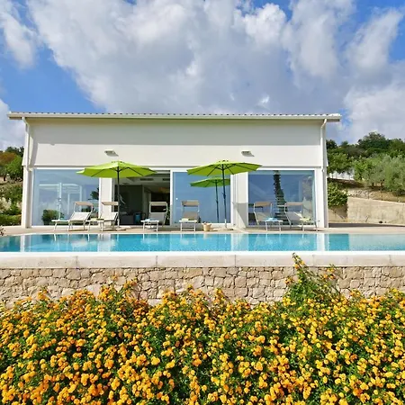 Nausica, Heated Pool, Padel Court, View On The Sea, Wifi Free Perfect For Big Group Villa